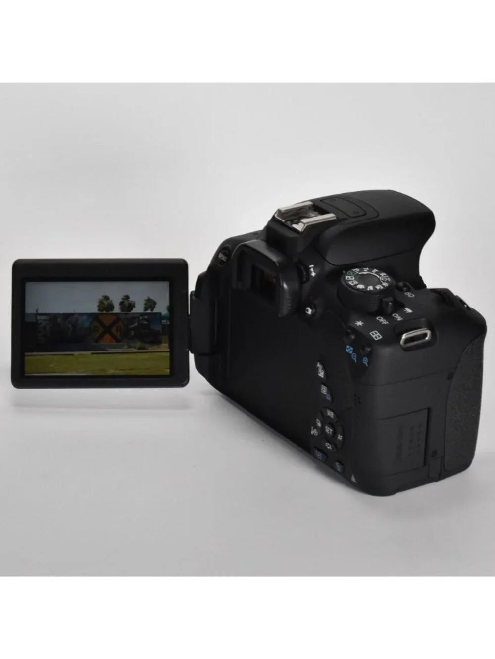 Canon EOS Rebel T5i DSLR Camera Canon 18-55mm STM Zoom Lens Only 328 Clicks MINT